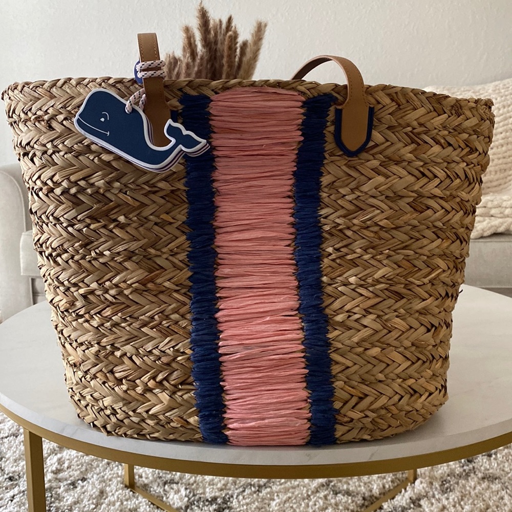 RARE EUC Vineyard Vines x Target Straw Beach Bag with Whale Fob